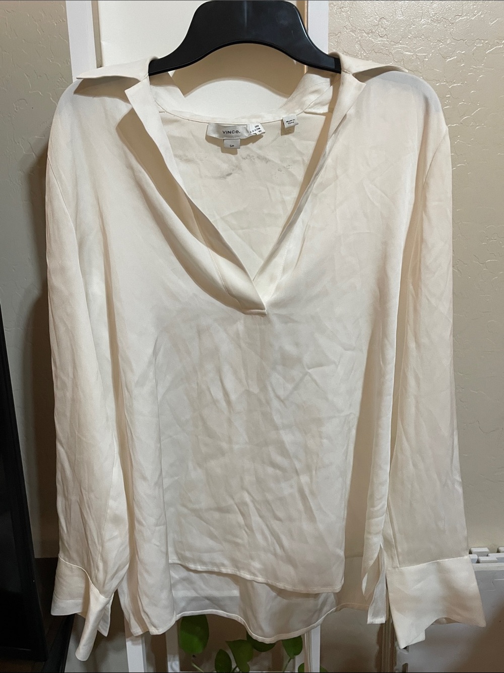 Vince Off-White V-Neck Long Sleeve Blouse